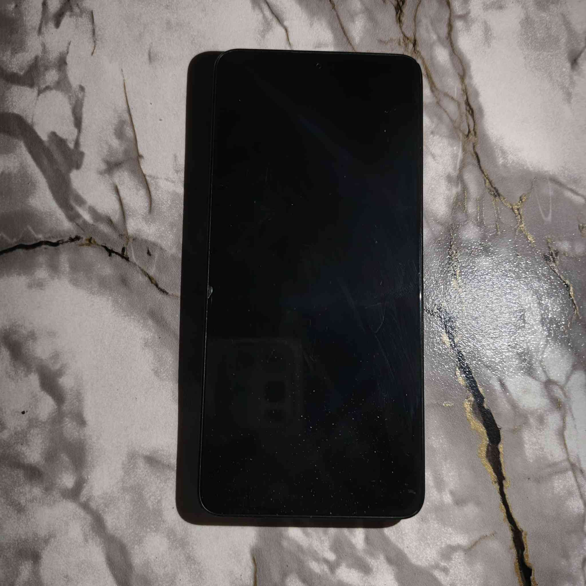 نقال بوكو اكس 6برو كامل ملحقات ما مفتوح ذاكره ٥١٢ مكان بصره جمهوريه بي فطر بشاشه ما يبين ***********
