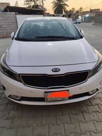 سيراتو2017 وارد خليجي  محرك 1600 دوش  فول مواصفات ماشية 96 الف   بقية ...