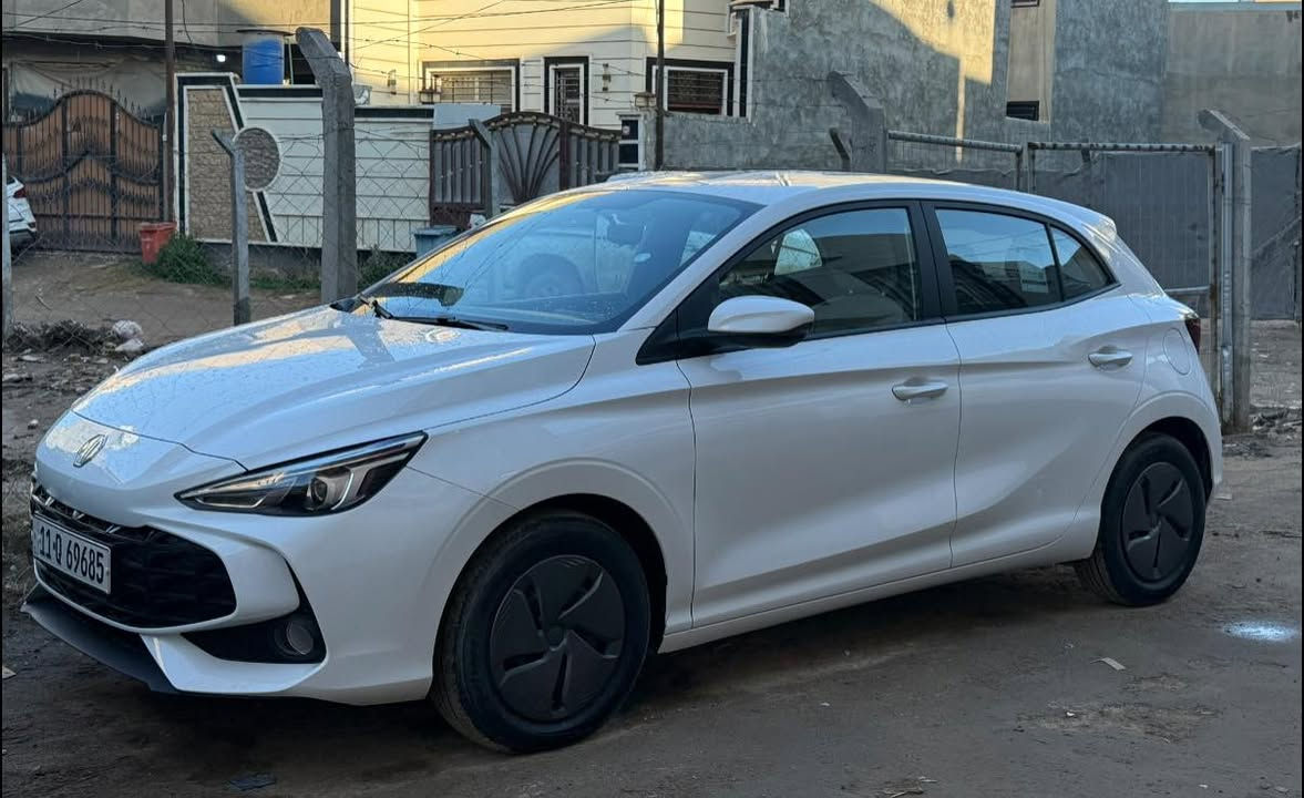 السلام عليكم 

سيارة MG3 موديل 2025 للبيع 

 رقم بغداد ، المواصفات العادية ، ماشية 20 ألف قابلة للزيادة ..
 كفالة عامة ، جديدة والعناية دورية ، شخط بسيط بالدعامية .. 
 
-محرك 1500 تنفس طبيعي (دوش)
-كير اوتوماتيك 
-شاشة وكامرة 
-حساسات خلفية 
-كشافات امامية هايلوجين 
-اشاير بالمرة الجانبية 
-بك لايت LED 
-تحكم مقود جهتين 

***********

السعر 100 ورقة قفل بيع مستعجل جداً  
ماابيع باقل شكرا لتفهمكم
