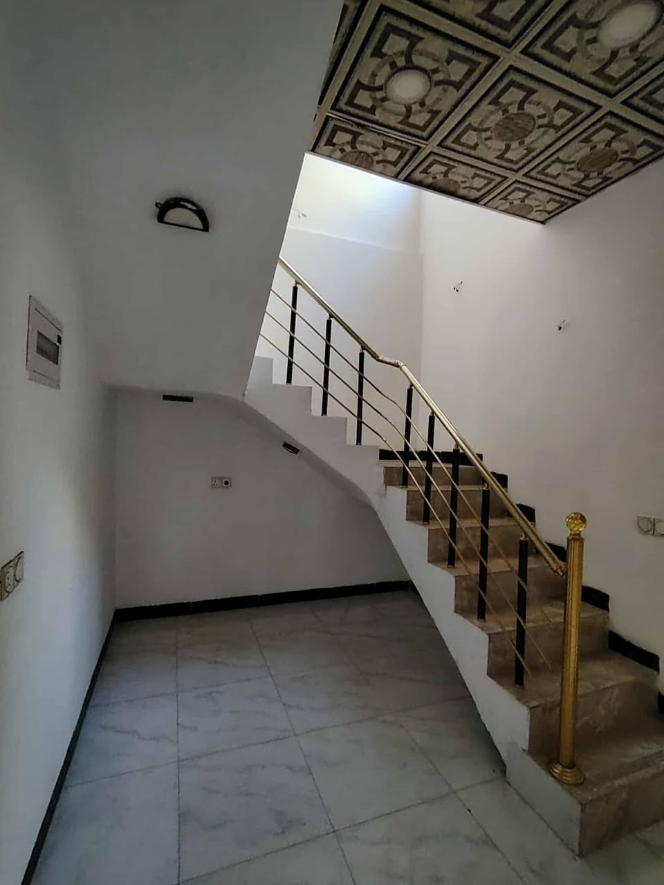 دار للبيع طابوا بالاقساط مطلوب مبادره مساحه ١٠٠متر مربع
الموقع ///حي الزوراء شركة طارق الثمانيات
محتويات البيت ///
طابق واحد غرفة نوم استقبال مطبخ مجمع صحيات درج داخلي بيتونه
البيت بناء٢٠١٨ للاستفسار الاتصال على الرقم *********** او المراسله ع صفحة الوات ساب ***********
