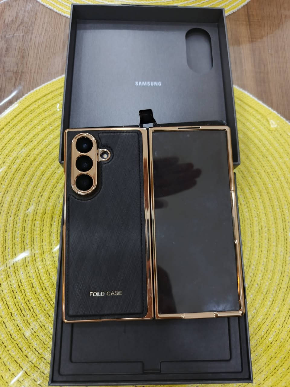 للبيع جهاز Samsung Galaxy Z Fold7
نسخة الشرق الأوسط – خطين – سعة 256GB
الجهاز نظيف جداً بحالة الوكالة، استخدام خفيف جداً، لا يوجد أي خدش أو أثر استعمال نهائياً.

المواصفات:
• المعالج: Snapdragon 8 Elite for Galaxy
• الرام: 12GB
• الذاكرة: 256GB
• الشاشة الداخلية: 8.0 إنش Dynamic AMOLED 2X بدقة عالية و120Hz
• الشاشة الخارجية: 6.5 إنش Dynamic AMOLED 2X 120Hz
• الكاميرا الخلفية:
200MP أساسية
12MP واسعة
10MP تقريب بصري 3X
• تصوير فيديو 8K
• بطارية 4400mAh
• شحن سريع + شحن لاسلكي
• مقاوم للماء والغبار IP48
• يدعم 5G
• بصمة جانبية سريعة
• سماعات ستيريو Dolby Atmos

الجهاز ممتاز جداً ولا يحتاج أي مصروف، مع كامل الملحقات.

للتواصل خاص.
***********
