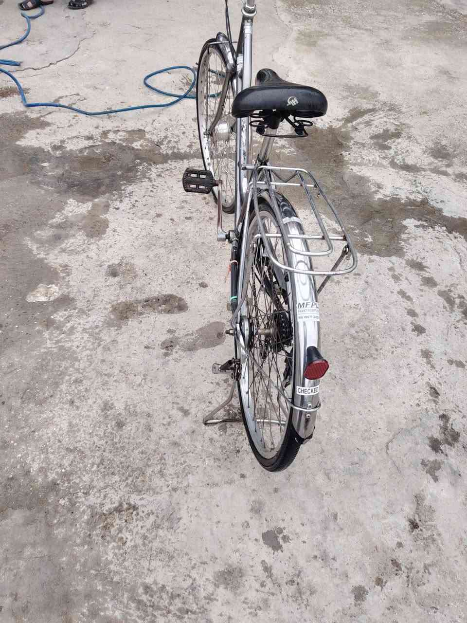 سلام عليكم بايسكل بناتي للبيع حجم 26 كير وحساس مديل 2017 السعر 70 وبي مجال للطيبين  مكاني بغداد شهداء البياع الاتصال *********** متواجد واتساب ومازنجر ومستعجل عل بيعته
