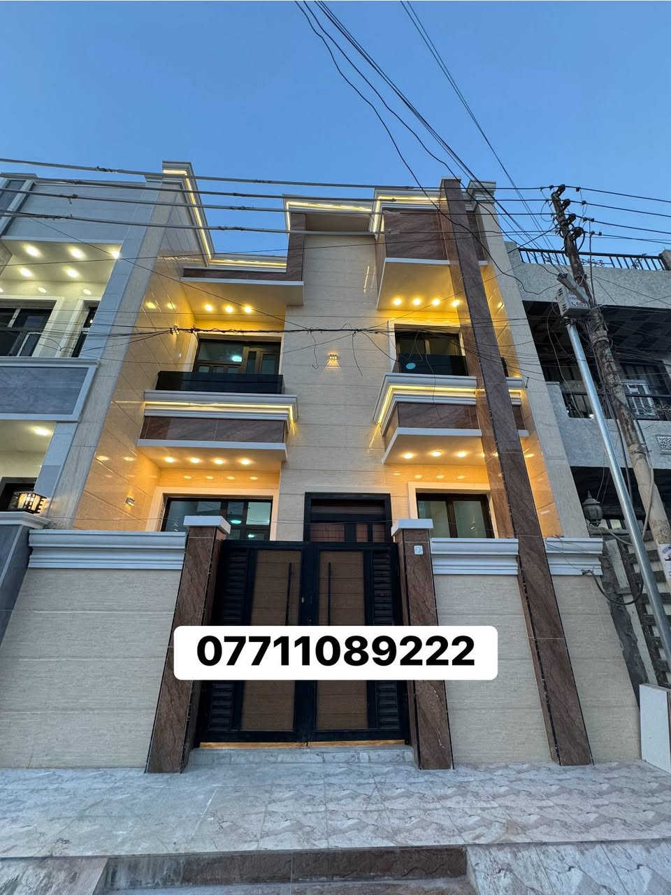 السلام عليكم 
للبيع 90 متر واجهة 6 نزال 15 
بناء حديث جاهز للسكن 
يحتوي على صالة ، مطبخ ، مناور 
صحيات 2 ، غرف نوم 2 ، بيتونة ، سطحين
موقع بغداد حي الري قرب شارع قطر الندى 
للاستفسار الاتصال على الرقم التالي 
*********** متوفر واتساب
