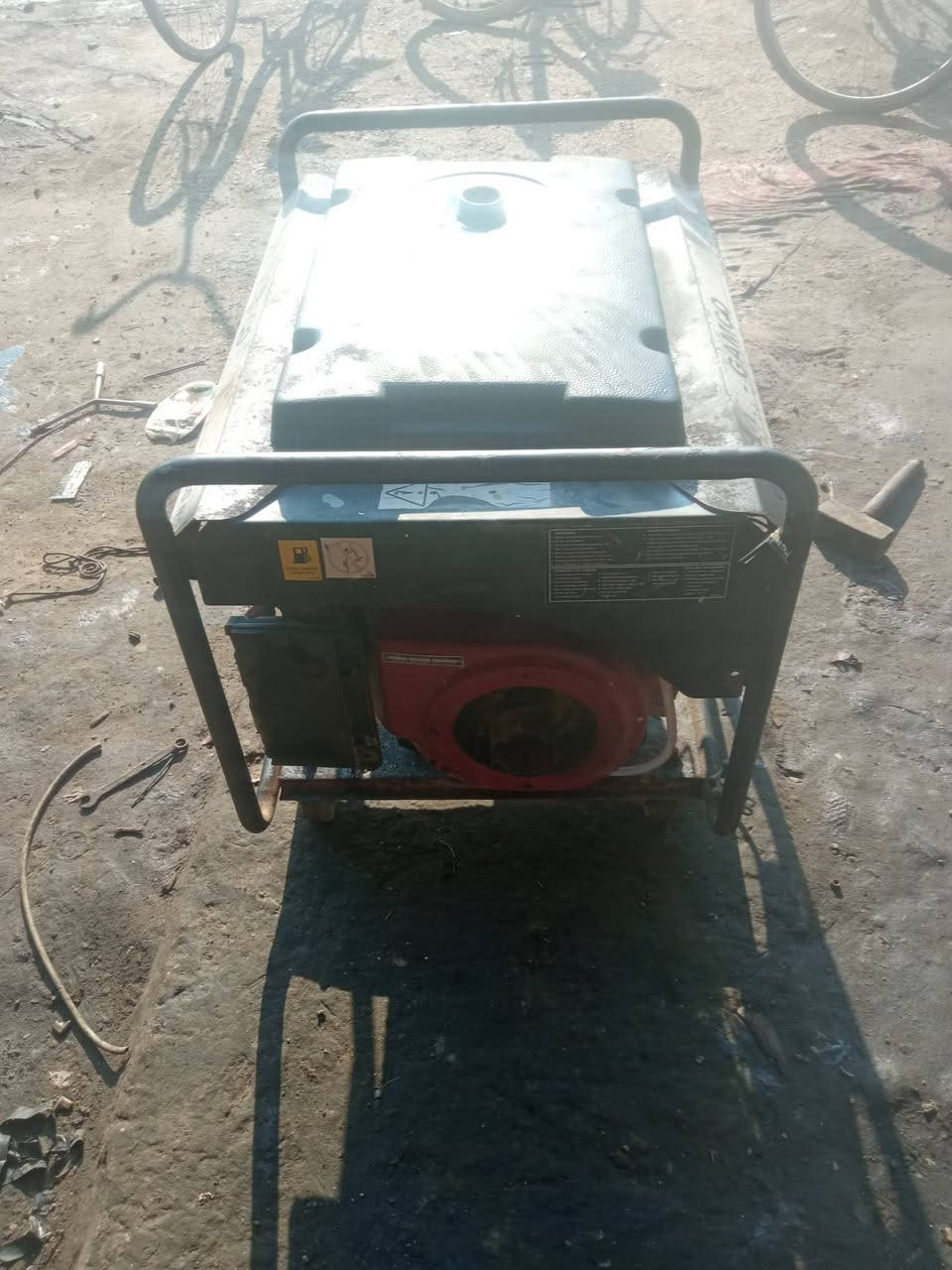 للبيع مولد بانزين جاهزه لاتنقيص ولا تبخير راس توليد 8 كيفي 32 امبير الاستفسار الاتصال <***********>
