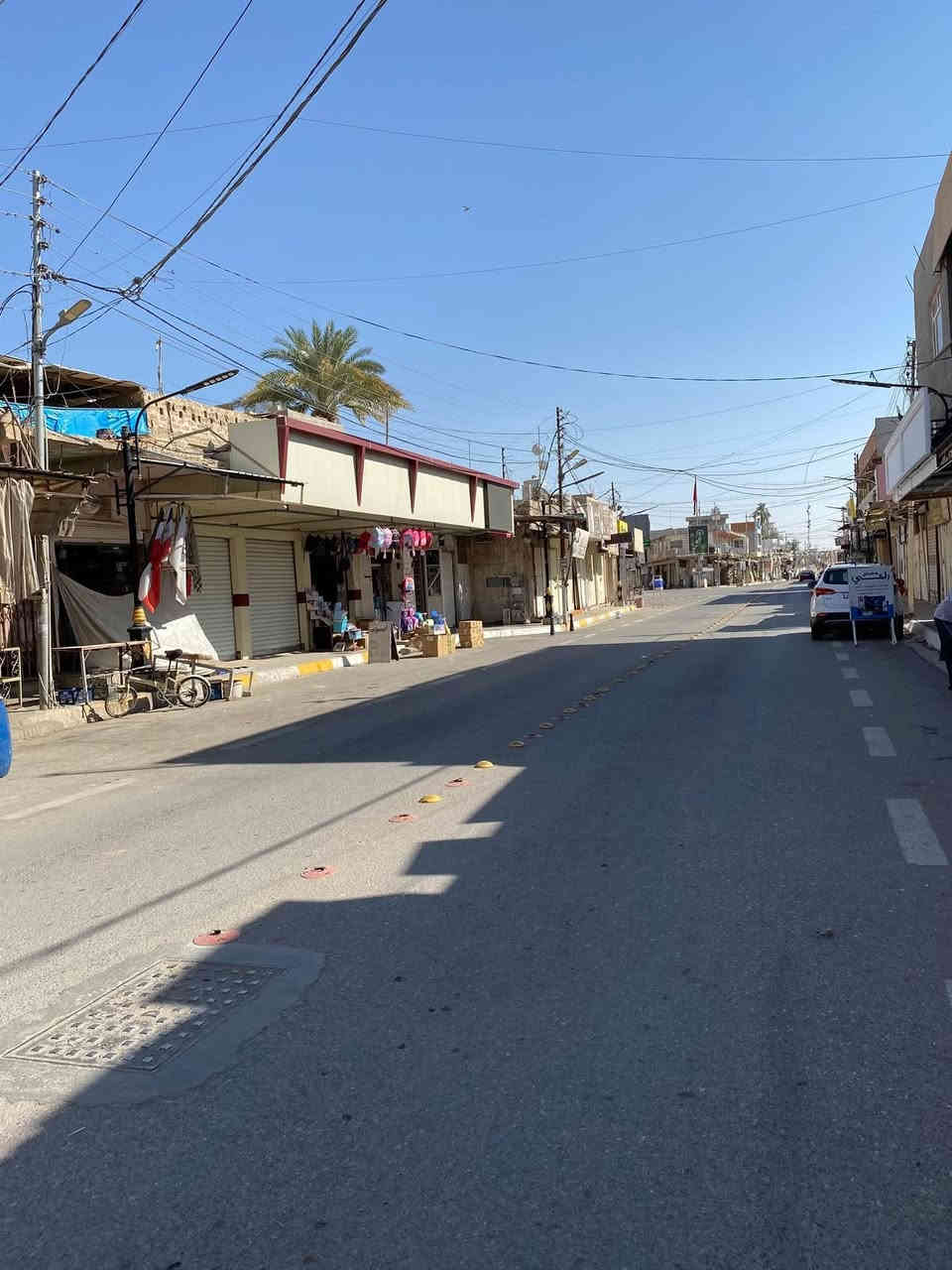 للبيع – حصة شريك في عمارة تجارية
ركن طابو ملك صرف

🔹 الموقع:  رأس السوق الكبير 
🔹 المساحة الكلية: 175 متر مربع – طابقين

🔹 تفاصيل العقار:
 • الطابق الأرضي: 12 محل تجاري.
 • الطابق الثاني: قاعة كبيرة متعددة الاستخدامات.
 • العقار مملوك لشخصين (شراكة).
 • المعروض للبيع: حصة أحد الشركاء فقط.
 • ملاحظة: العقار غير قابل للفرز (قسمة رضائية).

للتواصل : ***********

مکتـــــــــب سيرين للعقارات-Serene Real Estate
