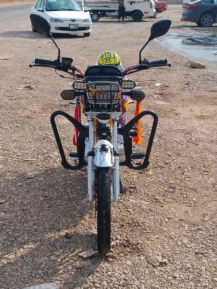 السلام عليكم
للبيع دراجه سيڤان 2024 شكل 2025 ❗️❗️
الباب الاول المحرك الابيض 
دراجه كامله مكمله ما تصرف عليها ربع 📍
محرك 200 شرط ما مفتوح كهربائيات 
كلها شغاله كله جديد شلعه ومعدل فولل 🔥🔥
والسيڤان معروفه مواصفاته شاشه الكترونيه لايت يجي زينون اشاره دبل اشاره قفل ستيرن قفل خوذه انذار 
حمايه ويا سويجات ثنين وبصمات ثنين تشغيل عن بعد 
 واسويلك مكاتبه الدراجه كلش نضيفه تجي وتشوف بعينك 
ماشيه 3000بعده زيرو صار 18يوم من طلعت من المعرض فول جنبزه ماتحط عليه الف 
مكان الدراجه العلم السعر 820وبيه محال شي بصيط 
الرقم ‏‪***********‬‏
