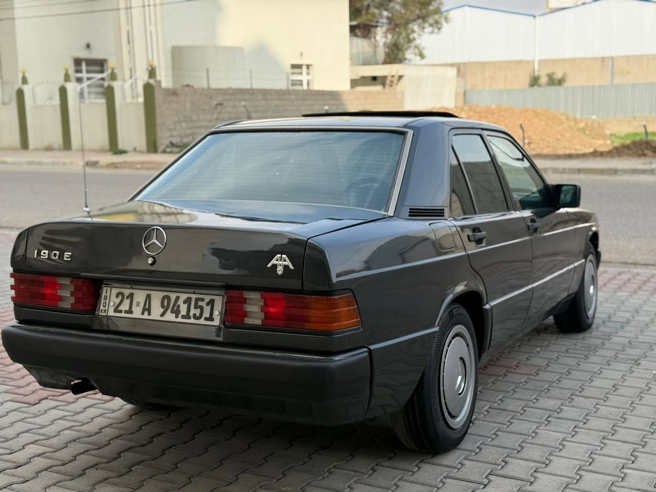 للبيع مارسدس 190طيارين موديل 1991 گير محرك محور بطه 2500vvt  مصبوغه عام للجمالي بدون ضربه بدون خياس سياره بدون تبريد اوربي رقم سليمانيه دولي سنويه لحد 2030سياره جاهزه بدون نواقص سعر 54بي مجال***********مكان سياره كركوك
