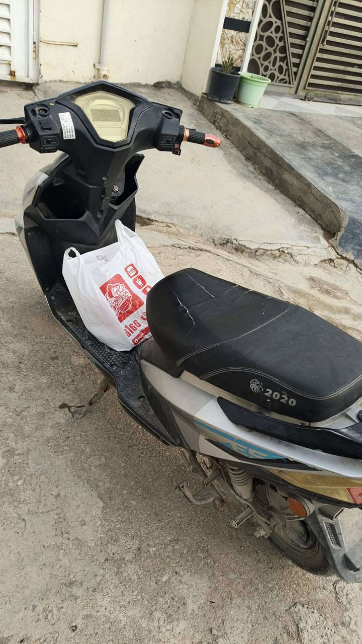 السلام عليكم دراجة شحن للبيع بحالة جيدة كهربائيات شغالة السعر ٣٧٠ العنوان ديالى شهربان رقم تليفون ***********
