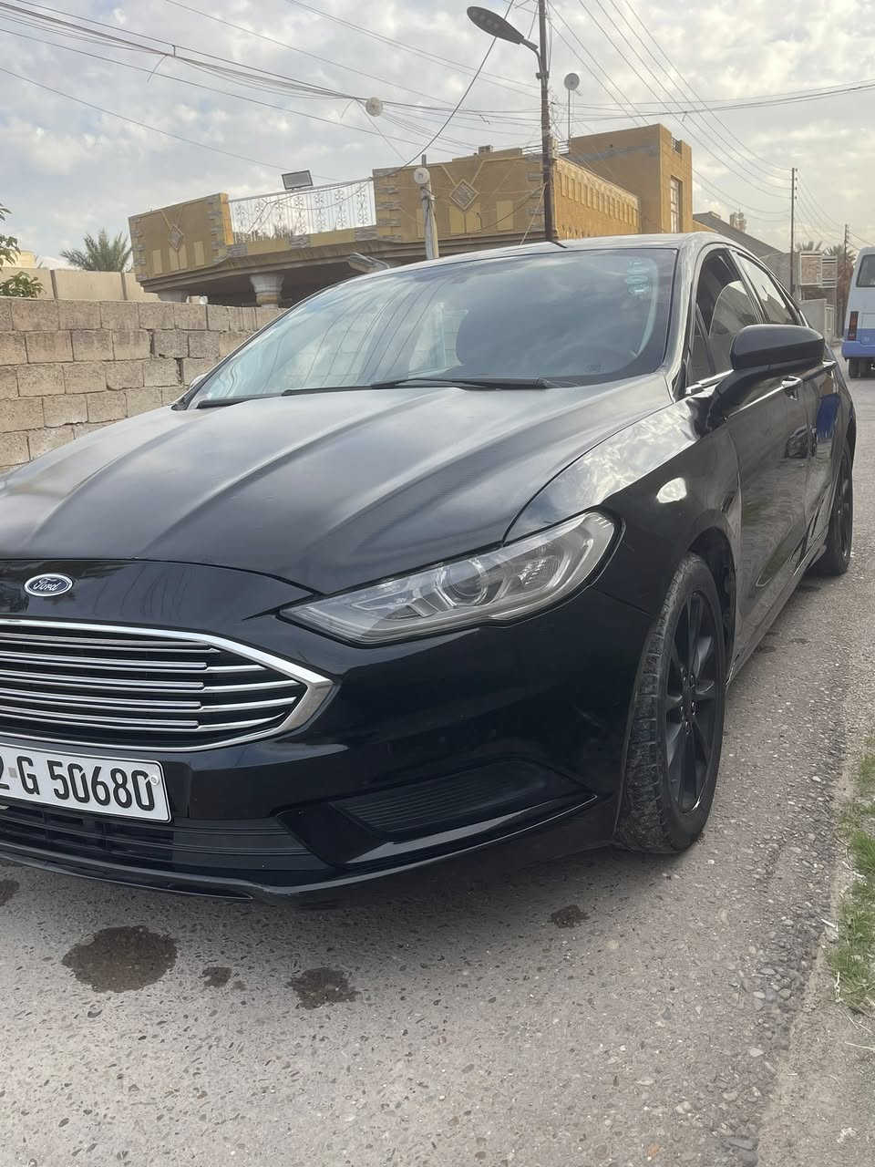 السلام عليكم فورد فيوچن 2017 SE رقم اربيل هزه جديده  كير محرك مكفول  ماشيه 170 الف كيلو مواصفات 
كشنات كهرباء 
تحكم ستيرن 
بصمه 
كير ماوس 
شاشه كبيره 
شاشه ديجيتال 
قفل بصمه 
حساسات 
كامره خلفيه 
حادثها من اميركا جاملغ جهه السايق وشويه من البنيد مواصل لا محرك ولا ابد والباب سايق واصل بيها الضربه  مثل ما موضح ب صور 
حادثها على طريق بغداد كركوك الباب الي بضهر سايق وجاملغ الخلفي بدون دواخل بدون ايرباك 
متواجد حالياً بغداد  واربيل 
السعر 105  وبي مجال  
الرقم *********** فقط الشراي يتصل 
بي واتساب
