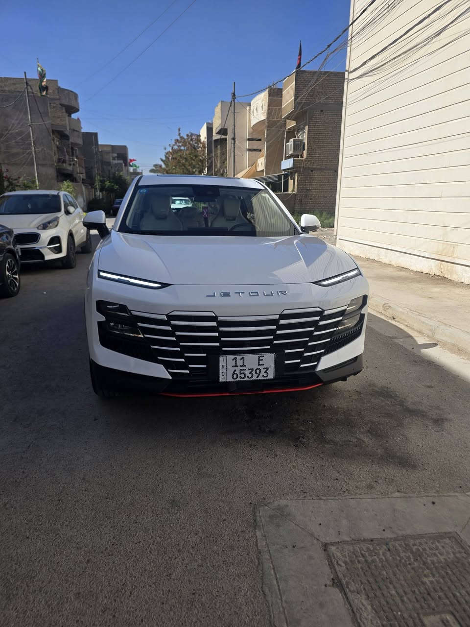 السلام عليكم سياره جيتور داشينج 
موديل 2025 الون ابيض 
مكفوله كفاله عامه ماشيه 3500 يعني زيرو 
موصفات 
1 صندوق كهرباء 
2  التحكم على المنحدرات 
3. مستشعر وقوف 
4. تدفئه المقاعد  
5. تبريد المقاعد 
6. بصمه 
7. مسند الذراع  
8. مثبت سرعه  
9. مرايات جانبيه كهرباء 
10. حساس مطر 
11. شاشه 
12. مراقبه النقطه العمياء 
13. نظام المفتاح الذكي 
14. نظام فرمله الطوارئ 
15. مقاعد كهربائيه 
16. 8 وسائد هوائيه  
17. المصابيح لاماميه ليد 
18. قفل مركزي للبواب 
19. اناره محيطيه 
20. ابل كاربلاي 
21. التشغيل عن بعد 
22. اندرويد اوتو 
23. رادار 
24. شاحن لاسلكي 
25. ذاكره المقاعد 
26. تعليق تلقائي 
27. وضع القياده 
28. تحذير مغادره المسار 
29. اضائه ترحيب 
30. منقي الهواء 
31. تحذير من لانصدام لامامي 
32. كامرات 540  
وبعد اهواي مواصفات 
السعر 29 مليون دينار عراقي 
الرقم الموبايل ***********    
المكان بغداد السيديه
