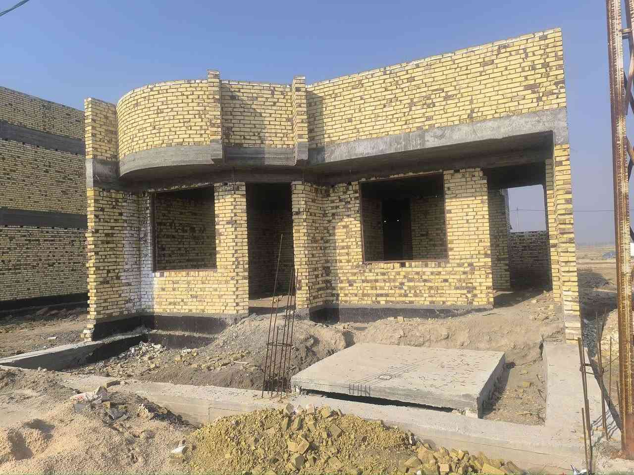 السلام عليكم
هيكل مسقف كامل المساحة 200 م في منطقة البو نافع مقابل المجمع السكني الخاص بشركة الاتحاد (معمل السكر ) للتفاصيل اكثر اتصال ***********
