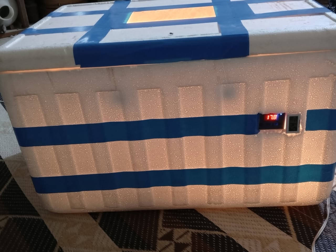 فقاسة للبيع بعدها جديده ما مستخدمه شغل ايدي حجم كبير تشيل 3طبقات الشراي يتصل على
الرقم أو يدخل يعلق واني ادخله خاص للتواصل ***********
