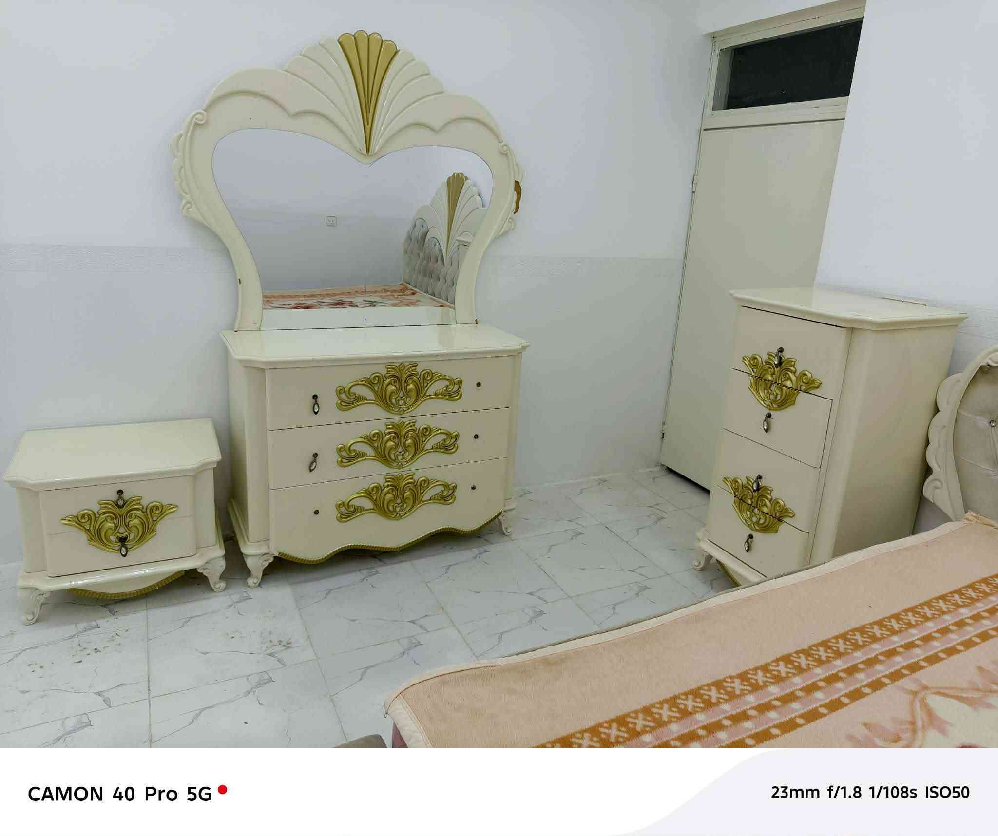 غرفه نوم جديد جديد كامل225الف مكان كلار
***********
