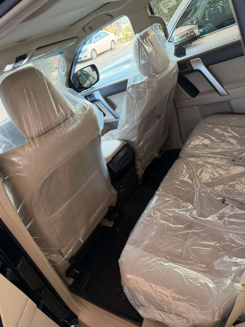 برادو موديل 2023 ساززز خليجي
فئة TXS. فول

ماشية 39 الف 

مكفولة كفاله عامة ما عدا تكحيل بسيط في الدعامية شي بسيط 
تحويل ثاني يوم 
سيارة تتعب تكول جديدة بالخير على الياخذها

السعر 465$ بيها مجال 

للاتصال :***********
