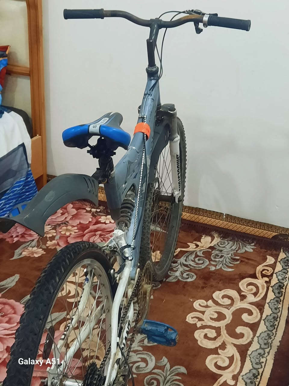 السلام عليكم بيسكل جبلي كامل كلشي مابي كير شغال 7 نمرات خلفي وامامي 3 دبلات شغاله بريكات شغاله حجم 26 السعر 50 وبي مجال.  لمروسه ويا ايشي


**إذا كنت صاحب هذا الإعلان وتريد حذفه لأي سبب، رجاءا أرسل رسالة إلى الدعم الفني**