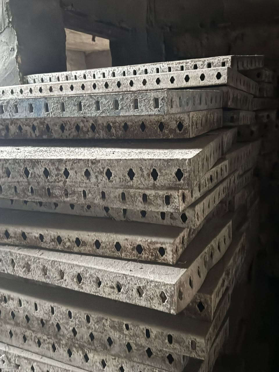 قالب حديد للصب الكونكريت مختلف القياسات للبيع في الحله .…..،***********
