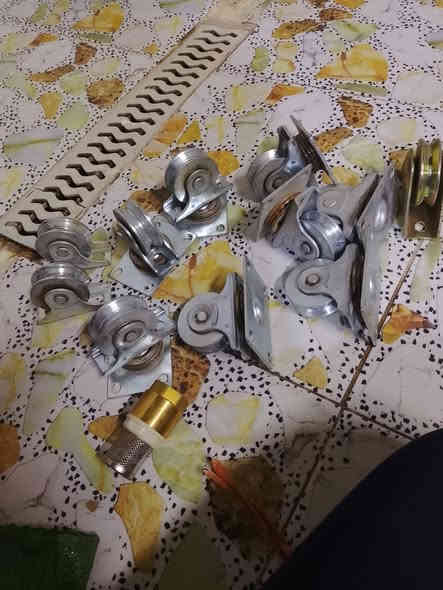 غراض للبيع كله جديد ماكو شي مستعمل شلع قيم بل يرضه بي الله وأخذهم ***********
