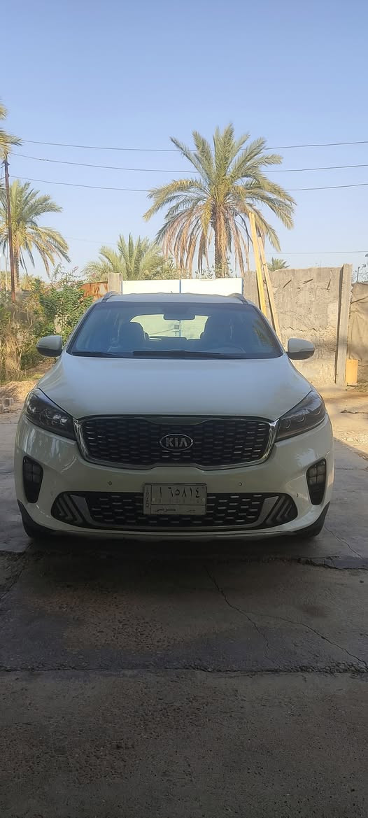سلام عليكم 
للبيع كيا سورنتو
موديل ٢٠٢٠ خليجي 
ضررها بنيد والجاملغات الاماميه بيهن بارد شويه
السعر ٢٣٨ 
***********
