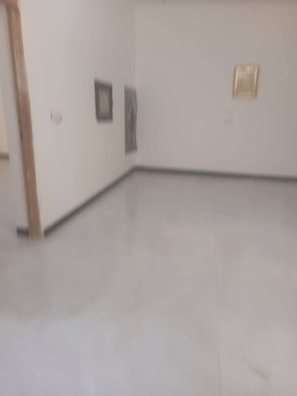 📐 المساحة: 200 متر – ركن
🏗️ بناء حديث – طابقين مرتب وجاهز للسكن
🔹 الطابق الأرضي:
✔ استقبال واسع يفتح النفس
✔ غرفة مريحة
✔ صالة عائلية
✔ مطبخ حار وبارد
✔ مجمع صحيات داخلية
✔ صحيات خارجية
🔹 الطابق الثاني:
✔ 3 غرف نوم
✔ صالة كبيرة مناسبة للعائلة
☀️ مزود بنظام طاقة شمسية (توفير بالكهرباء)
📍 موقع قوي وقريب من الخدمات
💎 مناسب للسكن العائلي الراقي أو استثمار مضمون
📞 للاستفسار والحجز:
***********
