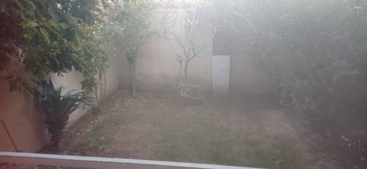 الدار للبيع المساحه ٢٠٠ م طابو صرف الموقع حي الحسين جهة الباشيه شارع ٨م مكون من غرفتين نوم واستقبال ومطبخ حار وصاله مع حديقه وكراج سياره البيت حر ما مطلوب باسم صاحبه السعر ٦٥ بي مجال بسيط مراجعة مكتب ابو ازهر الجرياوي للعقار الجمعيه مقابل اسواق حاتم غازي الاتصال على الارقام التاليه 
***********
***********
*********** / بالتوفيق إنشاءالله
