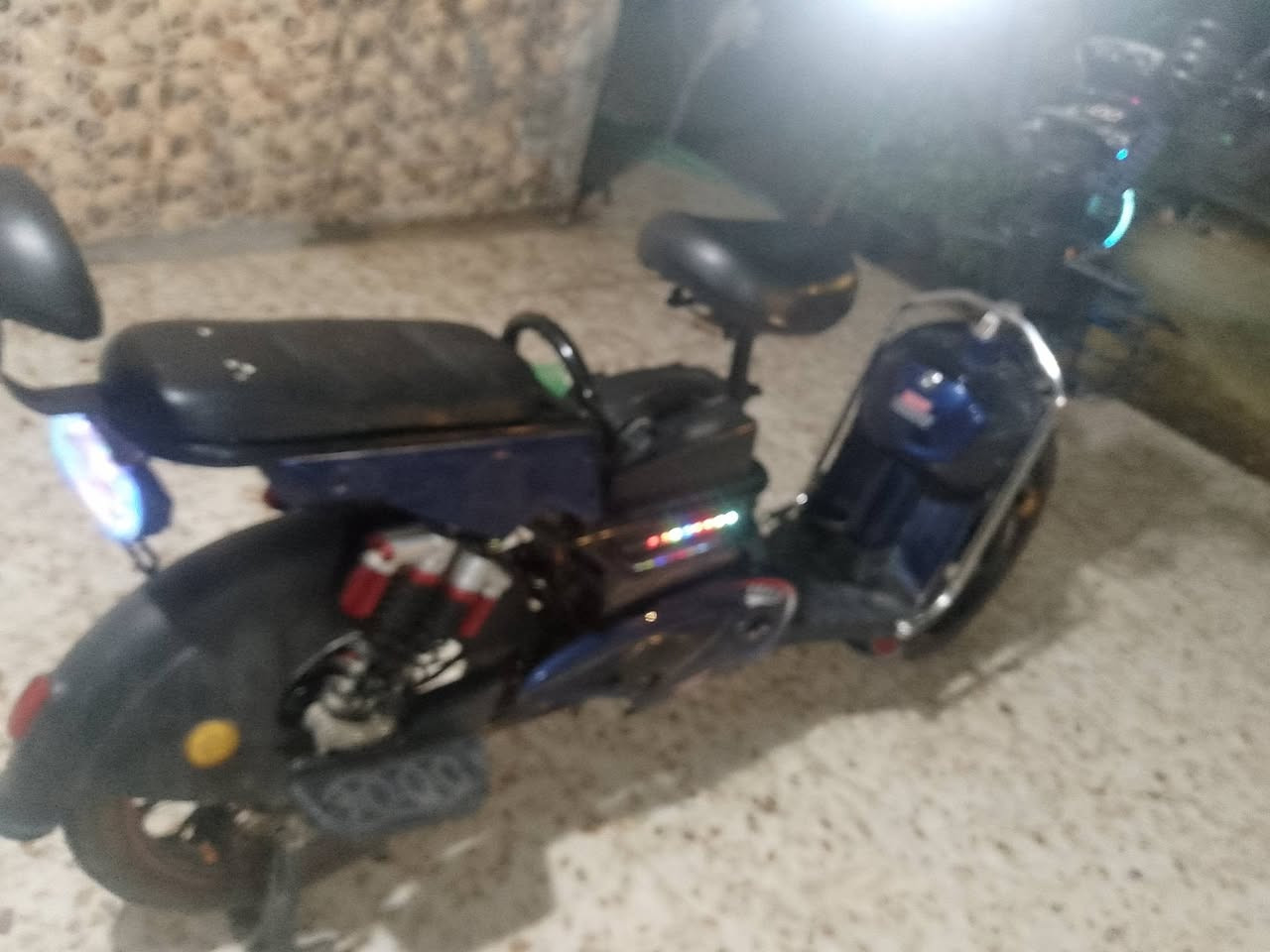 السلام عليكم طبعا عندنا هاي الدراجه فول مواصفات دراجه خير من الله بطارياتها جدت واريدها ب ب 375 وبها مجال الدراجه تفحصها قبل ما تاخذها تفحصها تطلع بيها تراي الدراجه امانه الله قبل شهر بدلت لها باتريات امانه الله ورسوله هذا رقمي اللي يريد يراسلني على الواتساب*********** وش الراي من صدق يراسلني
