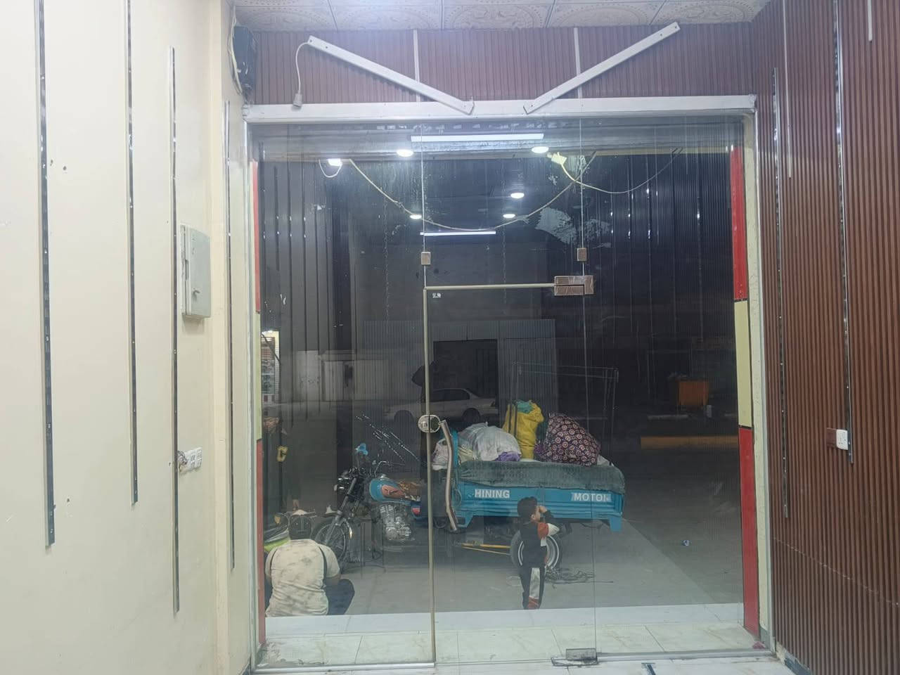 باب محل جام ارتفاع 3متر و10عرض3سعر 750 عنوان البصره ابي لخصيب استفسار وتس***********
