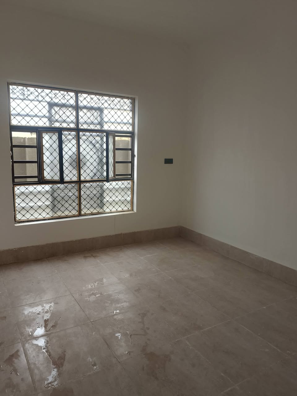 البيت للبيع طابو زراعي 300 متر سند 25 بي معامله تطويب حي الامين الثاني مقابل المدارس خدمات كامله تبليط مجاري ماء كهرباء مولدات بناء طابوق صب كونكريت 3 غرف نوم استقبال مطبخ صاله صحيات داخل وخارج كراج حديقه بناء 2025 سعر على الاتصال ***********
