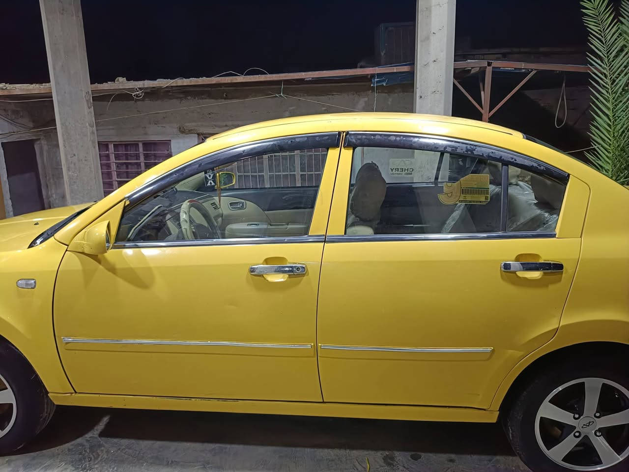 السلام عليكم
شيري A5 موديل 2011 
رقم بغداد انكليزي بسمي سنويه 2031
مصفره هيئه وغرامات 
تخم تاير جديد 
باتري جديد صدرها شويه تعبان
محرك كامري أبو الجف 2000 خير من الله لا تبخير ولا صرف
كهربايات كلها شغاله 
تبريد شغال بس غاز 
بيها بس هاي الضربه عندي وكله بدلته جديد دعاميه وجاملغات السعر (40) وبيها مجال واذا اكو مراوس حسب القناعه المكان بغداد سويب ه‍/ ***********
