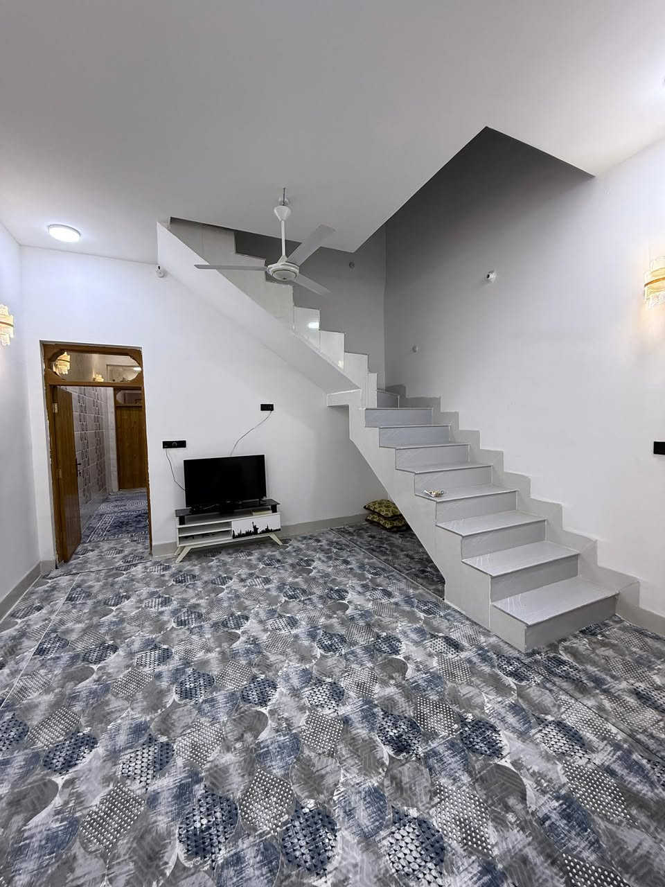 🏡 دار للبيع – فرصة مميزة في حي الغري 

📍 الموقع: حي الغري 
خلف شارع غري سلام
خلف مجمع جوهرة العرب – موقع حيوي ومميز

📐 المساحة: 100 متر مربع جديد
🛏️ عدد الغرف: 3 غرف نوم

✨ مواصفات العقار:
 • دار أنيق ومناسب للسكن العائلي
 • موقع ممتاز قريب من الخدمات والأسواق
 • منطقة هادئة ومطلوبة

💰 السعر: مناسب وقابل للتفاوض
📞 للاستفسار والمعاينة يرجى التواصل على الخاص أو الاتصال:***********
واتساب
او زيارة مكتبنا حي السلام مقابل مدينه الالعاب

🔑 فرصة لا تُعوّض لامتلاك دار في موقع ممي
