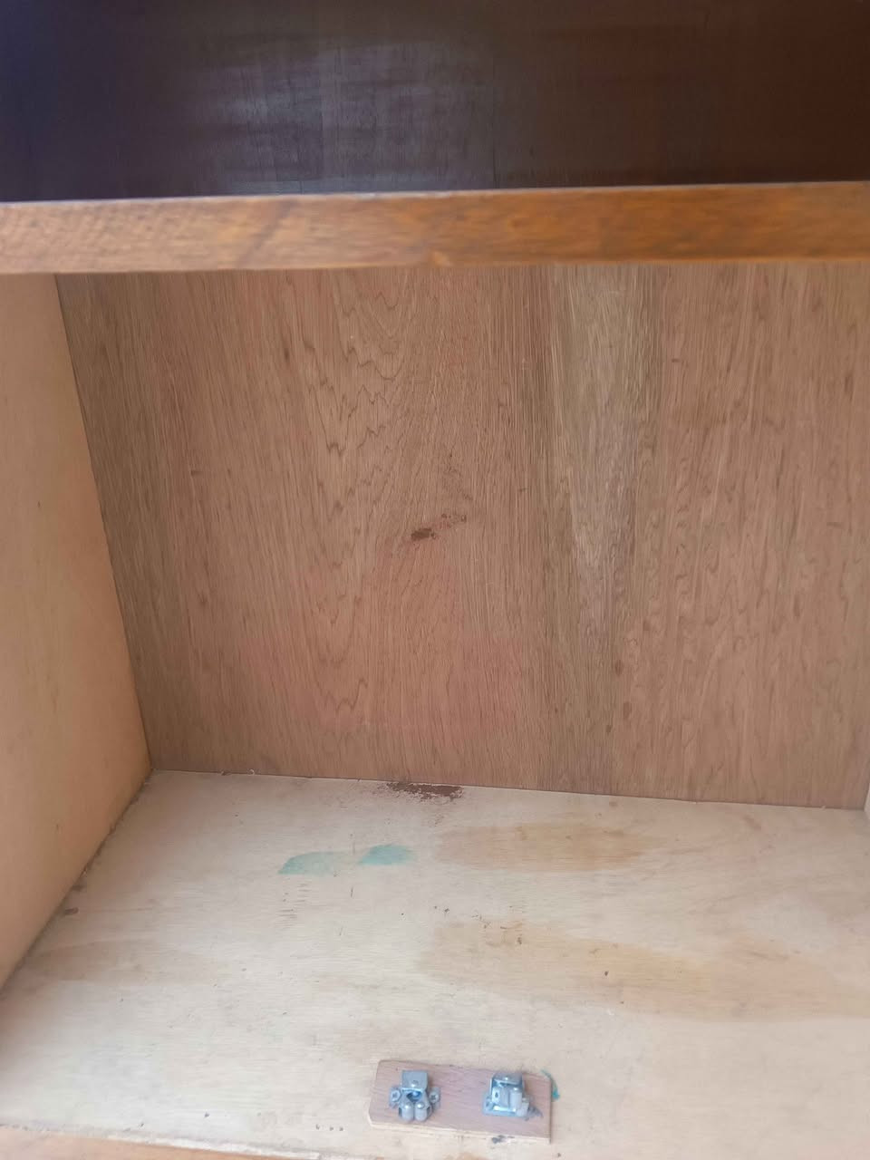 ميز تلفزيون خشب صاج نظيف طول 80عرض40ارتفاع 90 السعر 40 العنوان حي تسعين نهاية حي صدام *********** موصل, نينوى
