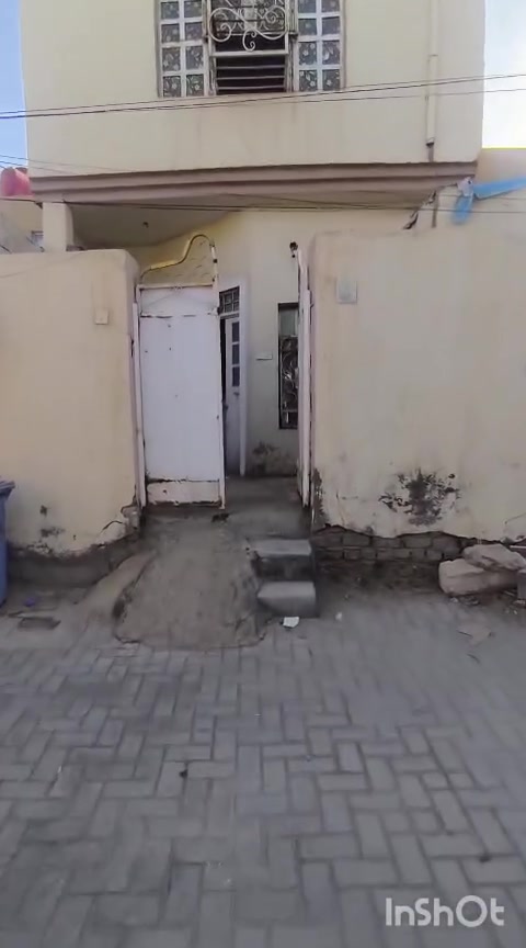 ١٠٠ طابق ونص في قضاء الحر حي سومر خلف كاتب عدل الحر يحتوي عل غرفتين وصاله واستقبال ومطبخ وصحيات داخليه وخارجيه طابو صرف  بناء طابوق سقف مسلح نظيف السعر ١٤٥
للاستفسار الاتصال على ***********
