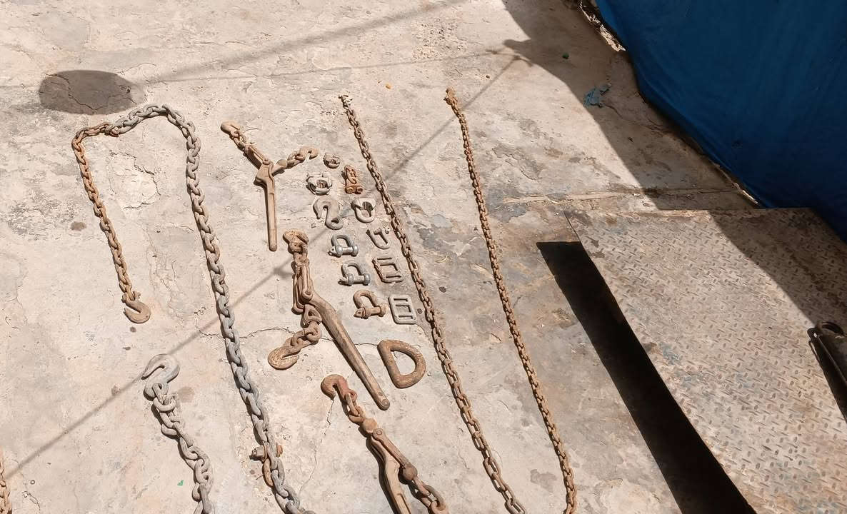 سلام عليكم غراض فالفو للبيع تاروسات ورباطات ودبلات خلفيه مال قماره وعنابير كلج جدد ودبل فرندكسل ومدكات مال قماره وهورنات ودرين هوه كامل ملحقاته وسفايف ورواجز وبوم وزناجيل وهوك سحب امريكي وجادر قماش حلو جديد طوله 13و60 اسعارهن مناسبه مكاني بغداد لشعله لتصال او مراسلة ***********
