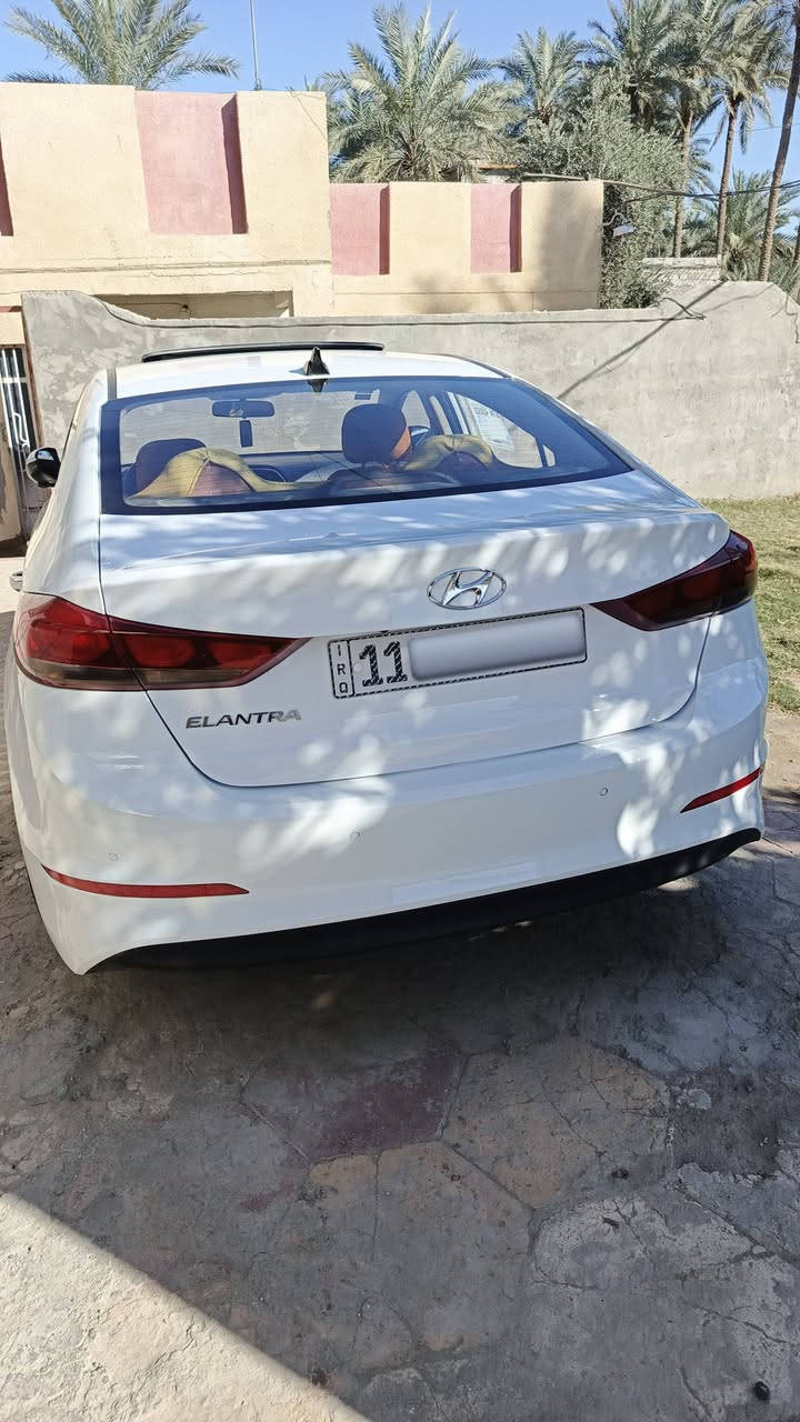 النترا سوبر2018 خليجي 
فول مواصفات … كفاله عامه 
المواصفات
مكينة 2000 دوش 
فتحة سقف سلايد 
تحكم ستيرن 
شاشة أندرويد 
 كاميرا   خلفي 
قطعتين تبريد 
حاكية و بلوتوث 
حساس أمامي
حساس خلفي
لد نهاري أمامي 
ويل كب كروم 
مري جانبية كهرباء + اشاير 
مود درايف ( اقتصادي و رياضي  // رقم بغداد 
مكاني كربلاء طويريج  ورقمي ***********
السعر 155
