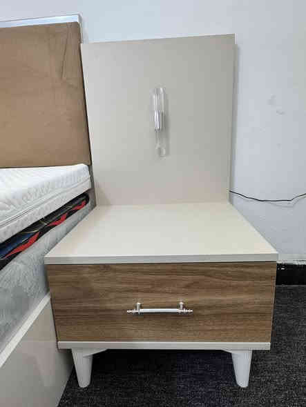 غرفة نوم نظيفة ما مستعملة 
طبقه طبيه 
دوشك 
كومديات 2
ميز تواليت 
سرير 
كنتور
للتواصل واتساب: ***********
