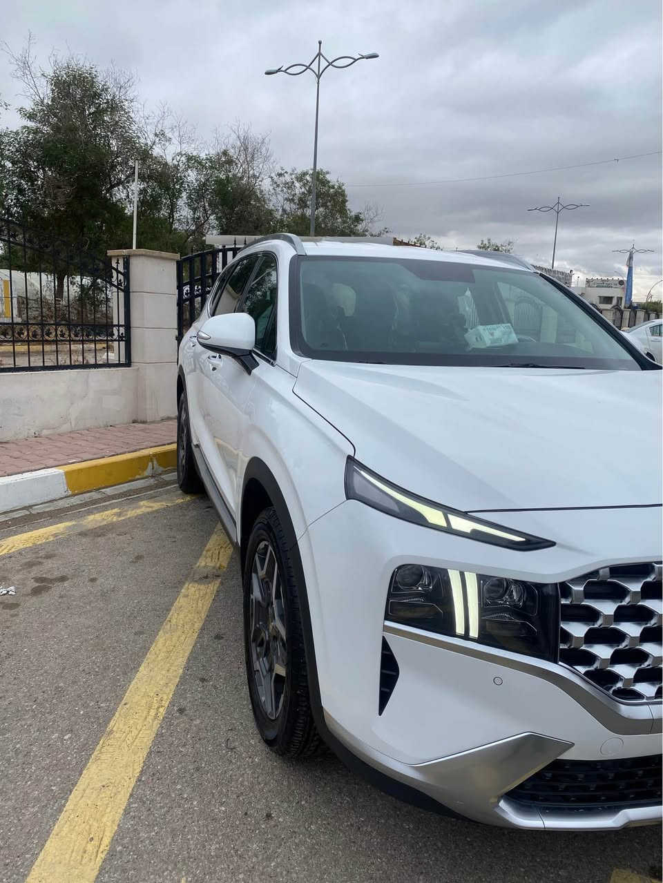 سلام عليكم 
سنتافي 2021 
كلين استلام شركه 
وارد كوري 
اربعه سلندر 
كير +مكينه + كهربايئات + تبريد كلها شرط 
ماشيه 100 
تبريد (3) قطع
كير لمس 
فقط بدون بانوراما 
الباقي فول 
ثلاث مقاعد  
السعر 250$
للاستفسار 
*********** كركوك, العراق
