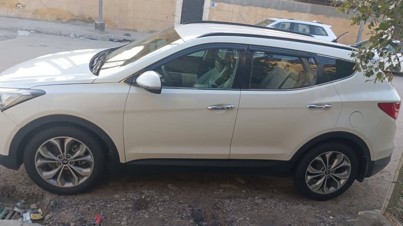 السلام عليكم سيارة سنتافي ٢٠١٥خليجي فول من عدة التنتة بيهة بس جاملغ مصبوغ الامامي بدون ضرر محرك٦ ستندر رقمها بصرة تحويل ثاني يوم حدادية فول تخم تاير كير ومحرك الرقم ***********
