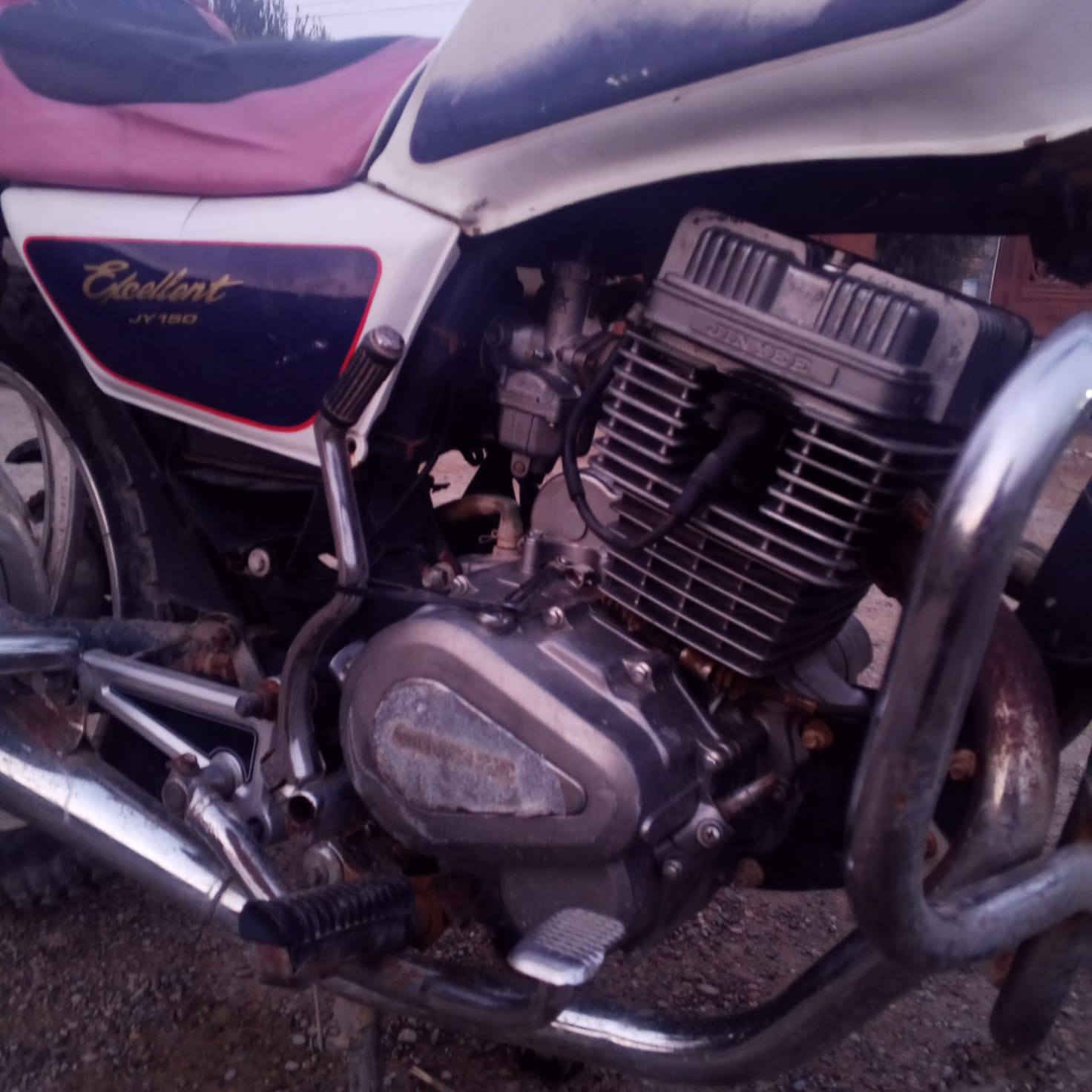 السلام عليكم
دراجة للبيع 
جوندة 2017. 
أوراق اصولي
دراجة نضيفة. مكينة. دبل بلكك. 
كهربائياات.  مكفولة 
مكينة مكفولة 
مكان شهربان سنسل 
ه ***********
