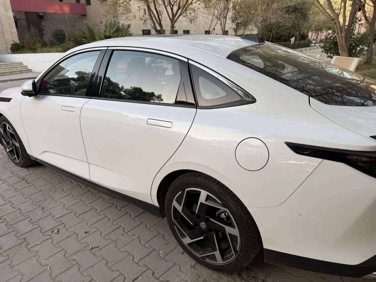 شانجان ايدو بلس لامور نسخة الفول مواصفات ماشيه 8000 فقط ضمان البخيت
-السيارة زيرو ماشية 8000 فقط .. 
-ضمان شركة البخيت .. 
-صيانه دورية مع تبديل دهن من الشركة
-سيارة لوك وفول نظافة واستعمال شخصي 
-موديل 2025 نسخه الفول مواصفات وداش كام ٤ جهات وكاميرا داخليه 
كاميرا مراقبة صحة السائق 
 
-سنوية باسمي 
- الصور توضح النظافة ويه الطخات البسيطة الطبيعيه 

- المواصفات الكاملة:

محرك 1500 تيربو
ناقل حركة من شركة ايسن اليابانية 7 سرعات امامي و 8 بگ 
قدرة حصانية 187 HP
العزم 260 n/m بالثانية 
گير تبترونك ميكانيكي من شركة DCT اليابانية (عادي و اوتوماتيك)
رادار امامي ACC من شركة Bosch الالمانية
4 كامرات من شركة هواوي 360 درجة 
مرآة نقطة عمياء (حساسات جانبية) مع هيترات
فتحة سقف پانوراما
بصمة دخول ذكي مع مقابض ابواب مخفية
شاشة عرض LCD Full HD 8K مع ايماءات تحكم عن بعد و مختبر متنقل
هاند بريك بصمة
قطعتين تبريد  

السعر المطلوب: 26 مليون ونص عراقي 
المكان الكرادة خارج قرب حلويات ابو عفيف


**إذا كنت صاحب هذا الإعلان وتريد حذفه لأي سبب، رجاءا أرسل رسالة إلى الدعم الفني**