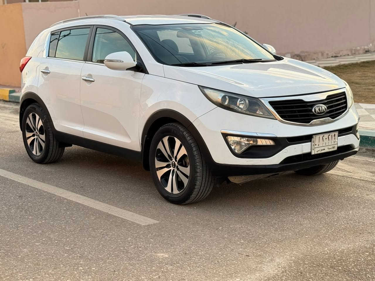 السلام عليكم
كيا سبورتج 2014 خليجي 
جديده كلش كارتون
حداديه 
تخم تاير 
تبريد وتدفئة 
كاميرا بلاد
حساسات خلفيه 
جديده وجاهزه للأخير 

ملاحظة بيها بنيد وباب العبري فتح فقط بدون دواخل شرط السونار  

السعر 145$ وبيها مجال 

العنوان بابل الشوملي
 
***********
