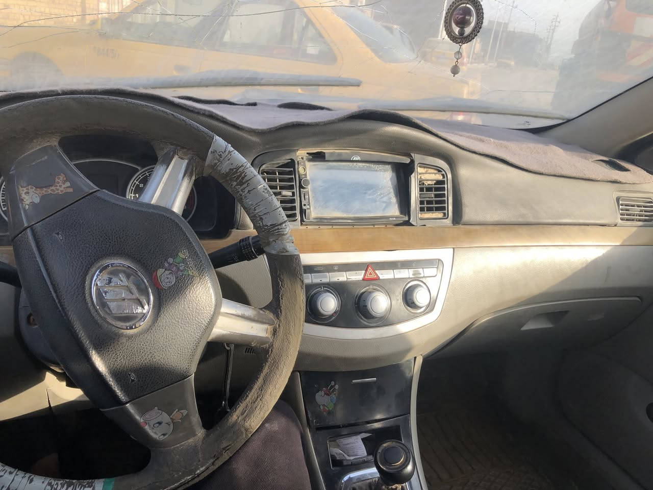 سياره ليفان 620للبيع  كومت حديد ابيع سعر 13وبيه مجال عنوان ميسان للستفسار ***********
