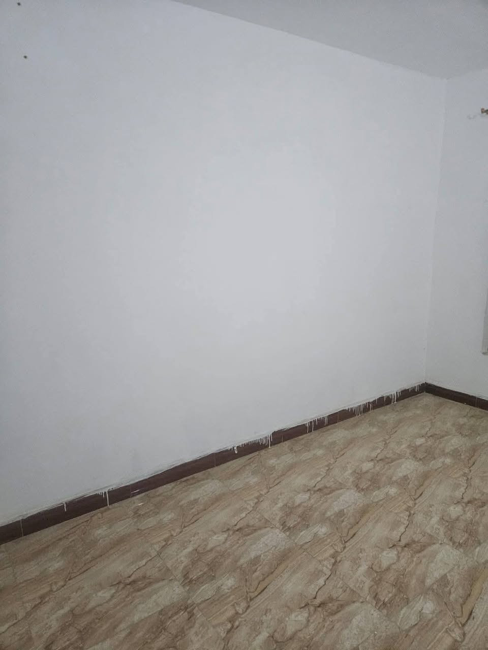 بيت للأيجار قرب فلكة الغدير بين الاسماعيلية والحسائية على الشارع العام 
مساحة ١٦٠ متر غرفتين وصالتين وأستقبال وصحيات خارجية وداخلية 
الايجار ٢٥٠ الف الكهرباء والماء على ابو البيت مو على المؤجر


**إذا كنت صاحب هذا الإعلان وتريد حذفه لأي سبب، رجاءا أرسل رسالة إلى الدعم الفني**