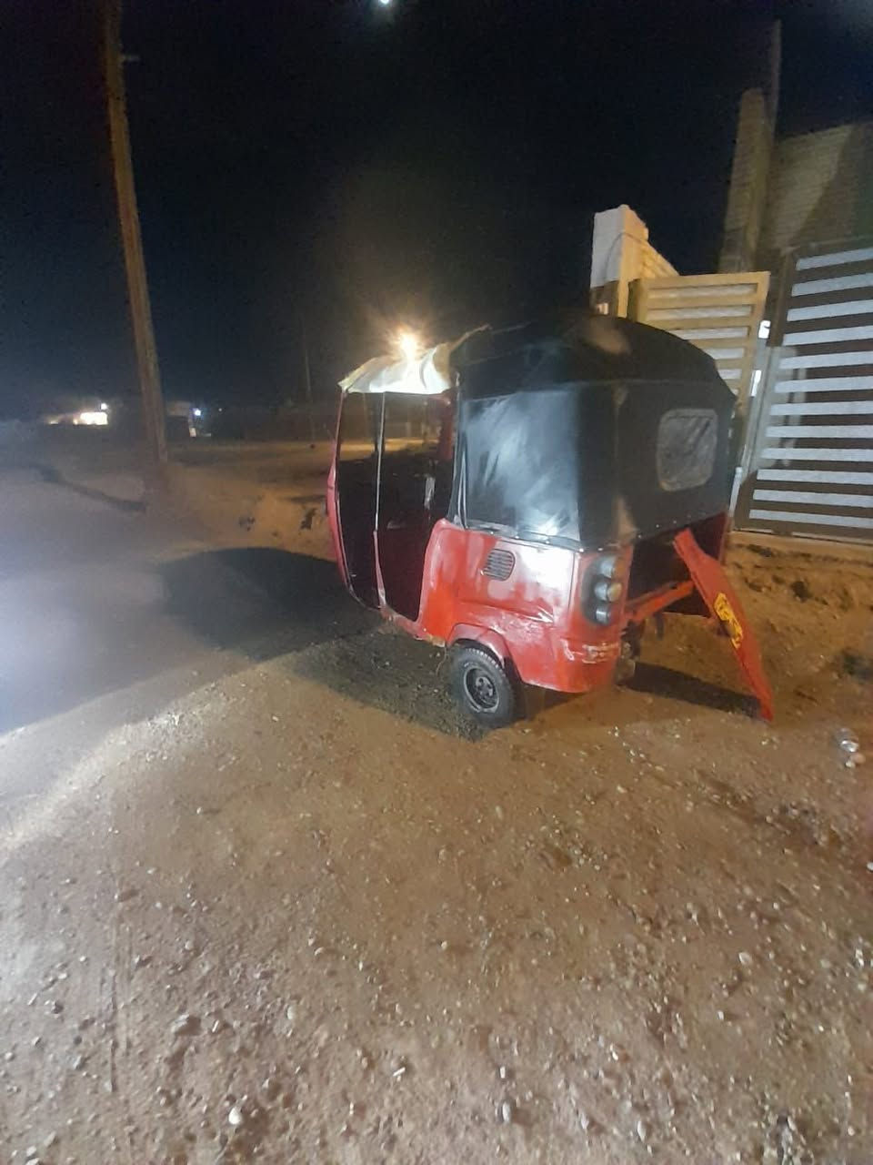 سلام عليكم تكتك للبيع شغاله مكينه مال ستوته نضيفه حيل شغاله اوراق اصولي السعر ٨٠٠ بغداد حي البتول رقمي ***********
