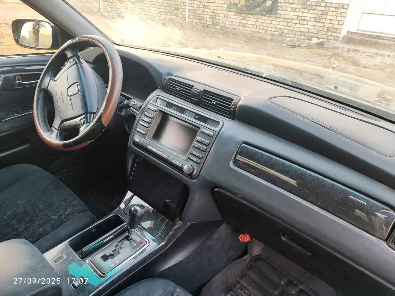 سلام عليكم ملكه كراون مديل 2002 رقم دوليي سنويه لل30 تسجيل جديد سياره مكفوله كفاله عامه من كلشي سياره واحد عله واحد  حداديه جديده..  محرك ديفورر الصغيرر  و السياره اب اسمي  مداورر ثانيي يوم السعر 130اوبيه مجال وذا اكو مراوس بسياره اقل من عده بحسب القناعه...  
الرقم ***********  
الرقم الثاني ***********
