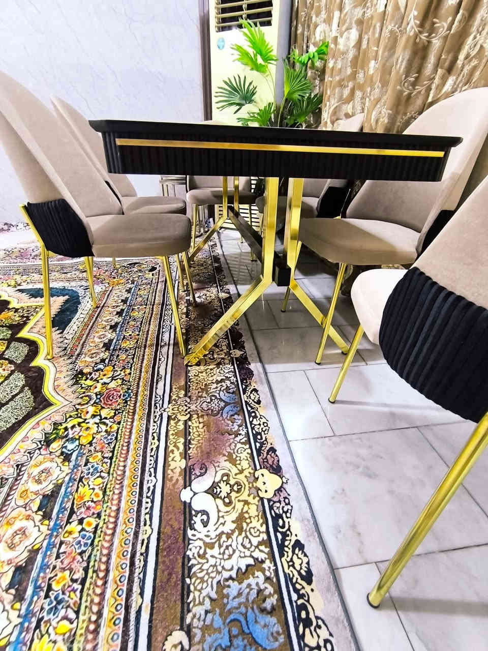 ميز طعام للبيع نوعيه راقيه تركي جديد غير مستخدم العنوان كربلاء حي القادسيه رقم الهاتف ***********/ السعر 325 مكتوب السعر
