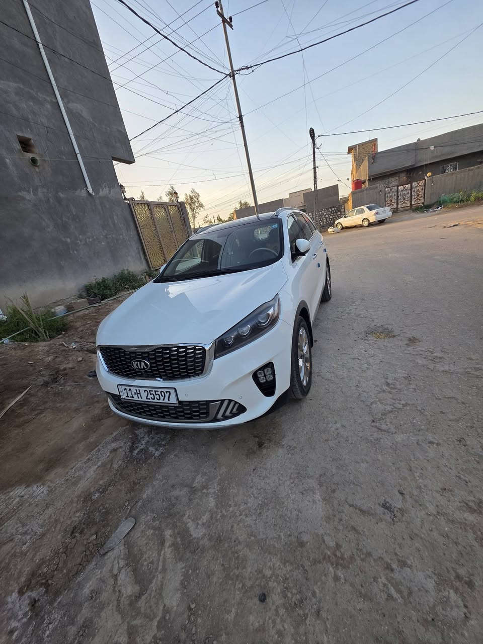 كيا سورنتو
موديل  20 فول مواصفات واحد على واحد 
اربع كامرات 
سايد بريك دكمة
تشغيل بصمه 
ترحيب ودخول ابواب بصمه 
كراسي كهربائية
كراسي تدفئة تبريد
بنراما
دفع رباعي
جنطة كهربائية
اربع تحكمات قياده
حساسات اماميه خلفيه
ماشية 115
السعر 245 وبيها مجال 
بيها بس بارد بسيط
السيارة بيها مواصفات هواي
للاستفسار الاتصال على رقم 
***********

