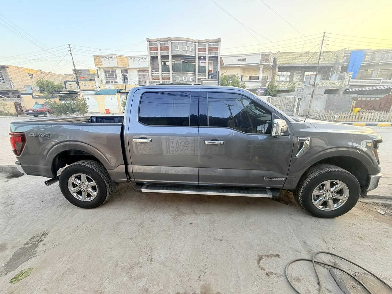2024 xlt
3.5 v6 turbo hybrid

ماشيه: 7 الف
دبل أكسل(4x4)
٦ سلندر
كيجات دجتال
كشنات امامي هيتر
كشنات امامي تحكم كهرباء
كير ١٠ نمر
شاشة جبيرة
كاميرات ٣٦٠ درجة 
حساسات امامي خلفي
اشاير بل مري
نقطة عمياء
تشغيل عن بعد 
رادار امامي+ خلفي
مرايات هيتر 
باب طويل بدي قصير (المرغوب)

وارد امريكي مبدل بيها بنيد اصلي وكاله نفس الون(وجاملغ بي بارد فقط)
بيها رصعه صغيرة بلتكم موضحه بلصور
(بدون ارباك بدون دواخل)
سيارة بدون رقم (رقمها مجاني لان هايبرد)
السعر 285$$

مكان سيارة بغداد قرب الجزيرة السياحية
للاستفسار: ***********6
فقط بيع بدون مراوس
