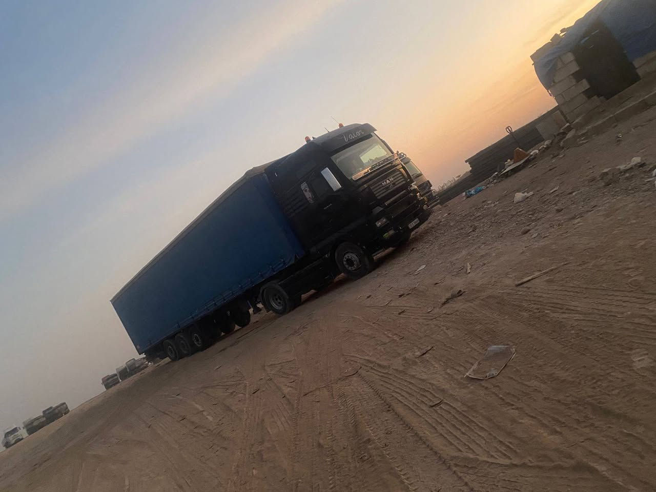 #للبيع مان موديل 2006 سياره جاهزه كل نقص ما بيها ريدايتر ثلاجه گير اوتوماتيك محرك بشرط تخم تاير عربانه كورونا دنگير بيبي حجم 430 سنويه جديده باسمي لحد 2030....       ***********
