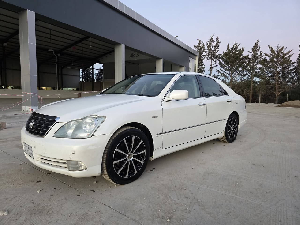 شاهینەی١٨٠بڕاوە   بچوك بە بچوك دوو دوگمەی بەسمە كامل مەسرەف یەك دینار مەسرەفی نیە چوار تایەو ویلی لۆك 
بێ چاڵو بێ بۆیاخ ژم*********** 
شوێن سلێمانی  
نرخ ٤٨$مەجالێكی كەم
