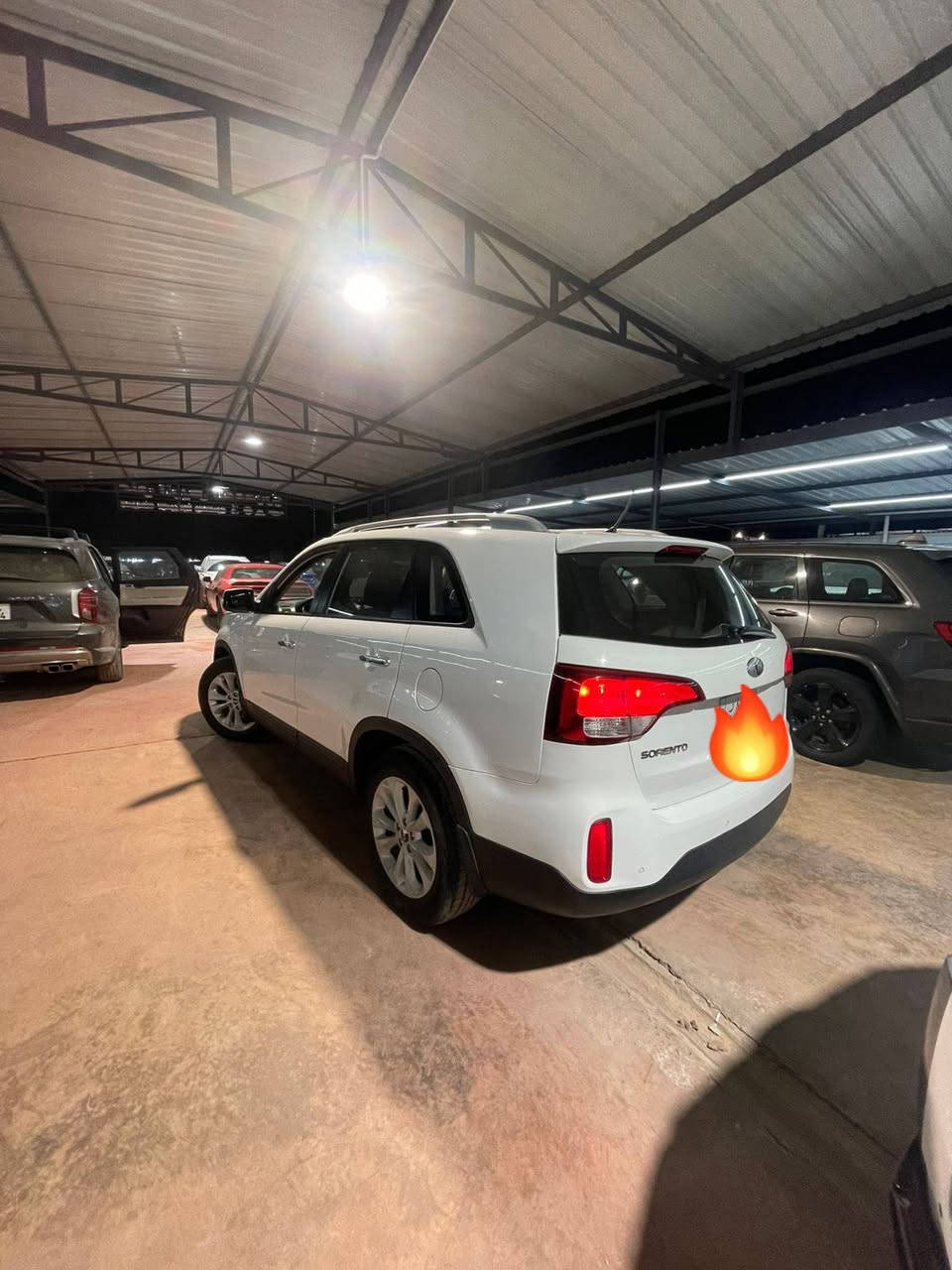 السلام عليكم 
كيه سورنتو 
موديل 2014
خليجيه 
محرك 2400دوش
مواصفات السياره 
شاشه كامره 
اشاير بل مري 
مري شفط 
7راكب 
السياره كلش حلوه ومامتعوبه 
بسمي السياره رقم بغداد 
سعر السياره 160 وبيه مجال 
اي استفسار الإتصال ***********
