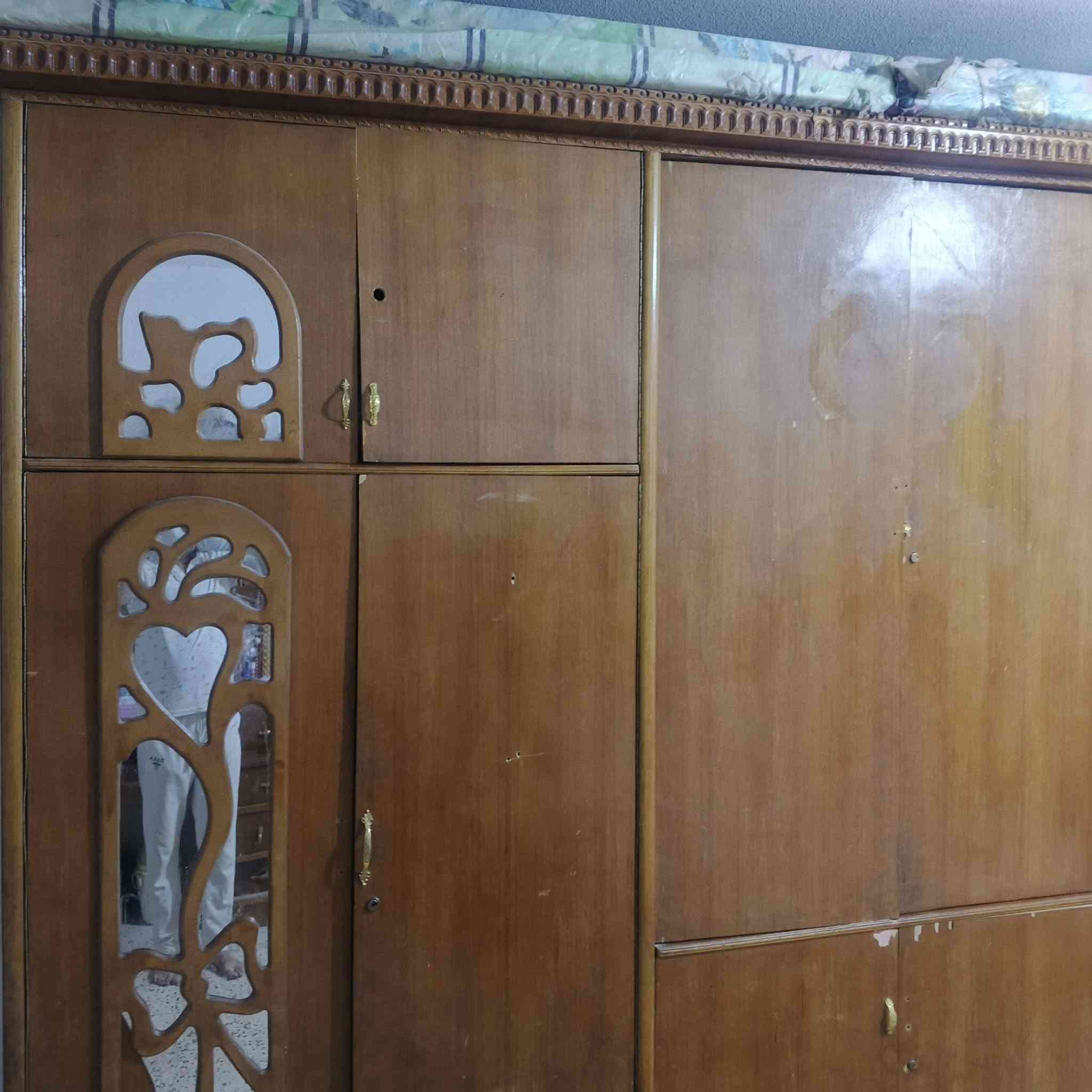 للبيع غرفه نوم مع تخم 13مقعد 600 ************مكان بغداد تقاطع النهروان
